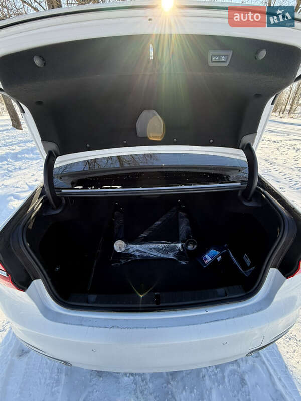 Седан BMW 7 Series 2015 в Киеве