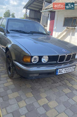 Седан BMW 7 Series 1987 в Теофіполі