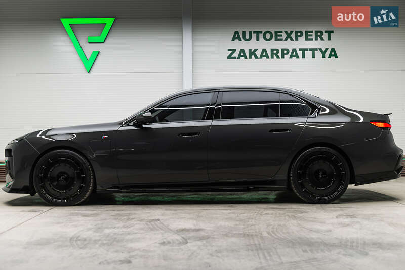 Седан BMW 7 Series 2023 в Мукачево