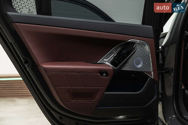 Седан BMW 7 Series 2023 в Мукачево