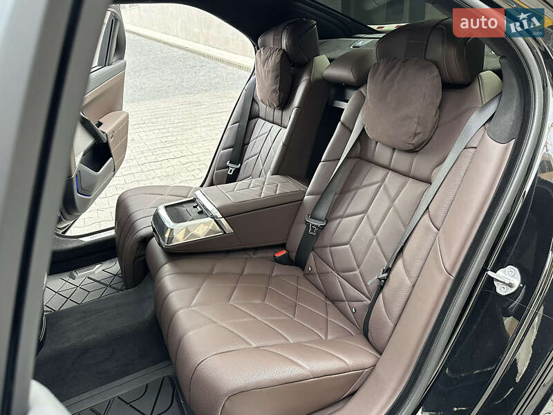 Седан BMW 7 Series 2022 в Киеве