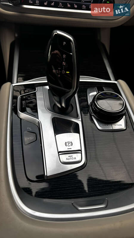 Седан BMW 7 Series 2016 в Львове
