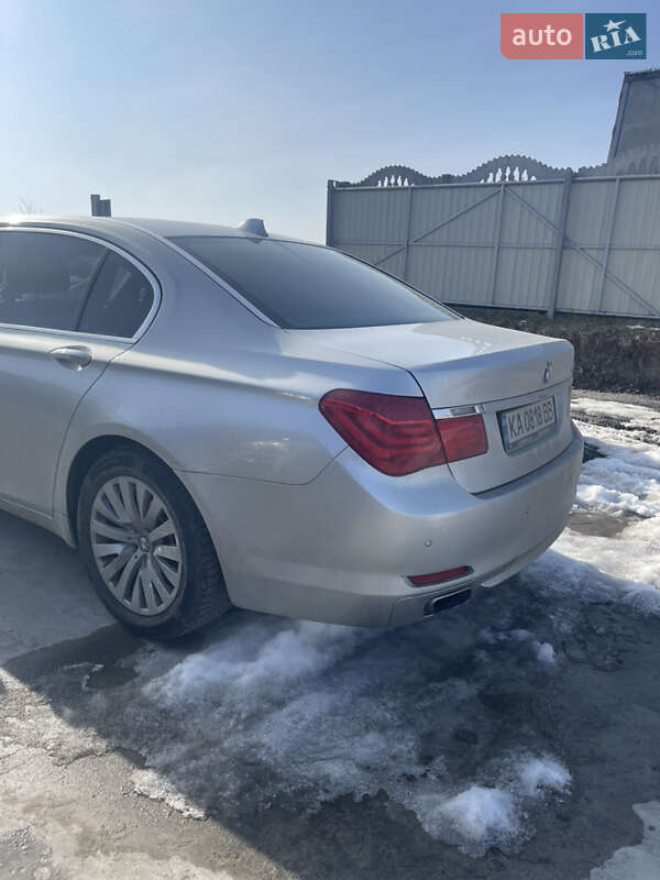 Седан BMW 7 Series 2010 в Дубровице