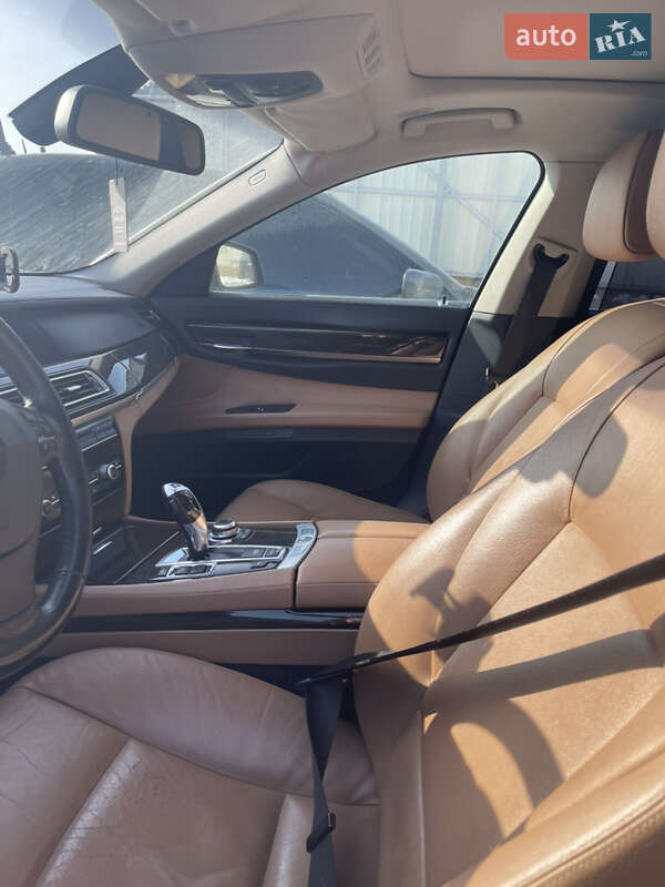 Седан BMW 7 Series 2010 в Дубровице