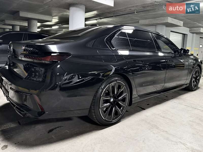 Седан BMW 7 Series 2024 в Киеве