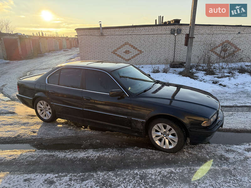 Седан BMW 7 Series 2000 в Луцке