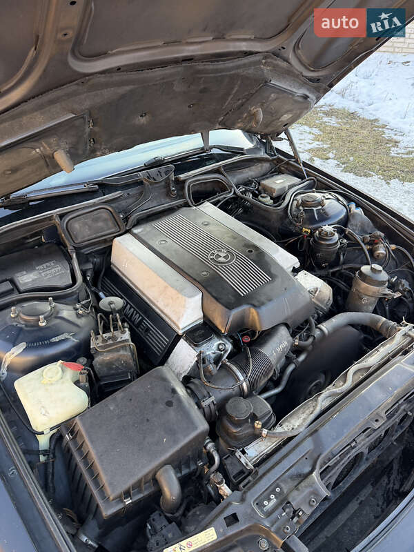 Седан BMW 7 Series 2000 в Луцке