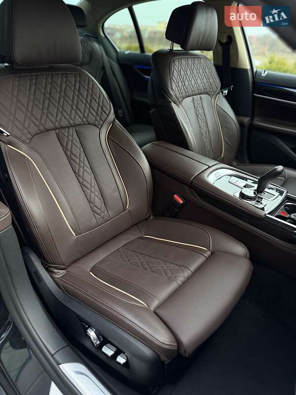 Седан BMW 7 Series 2020 в Мукачево