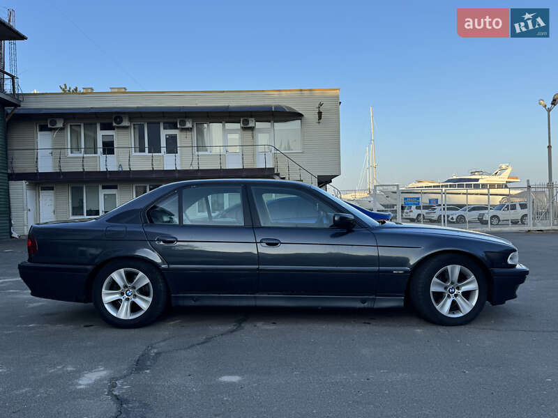 Седан BMW 7 Series 1995 в Одессе