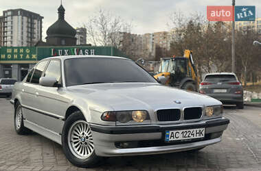 Седан BMW 7 Series 2001 в Львові