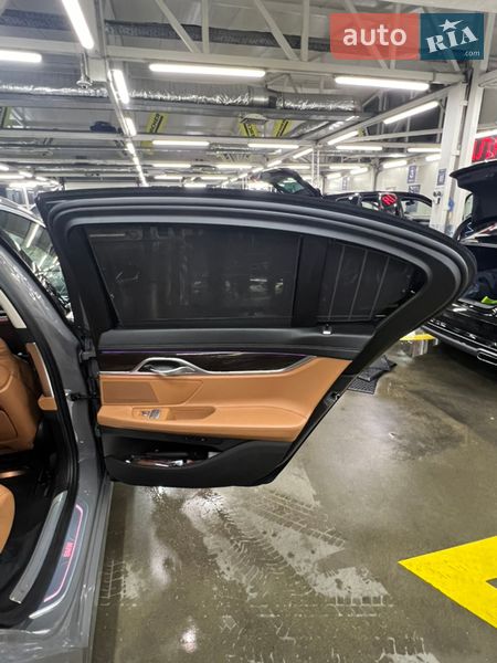 Седан BMW 7 Series 2022 в Черновцах