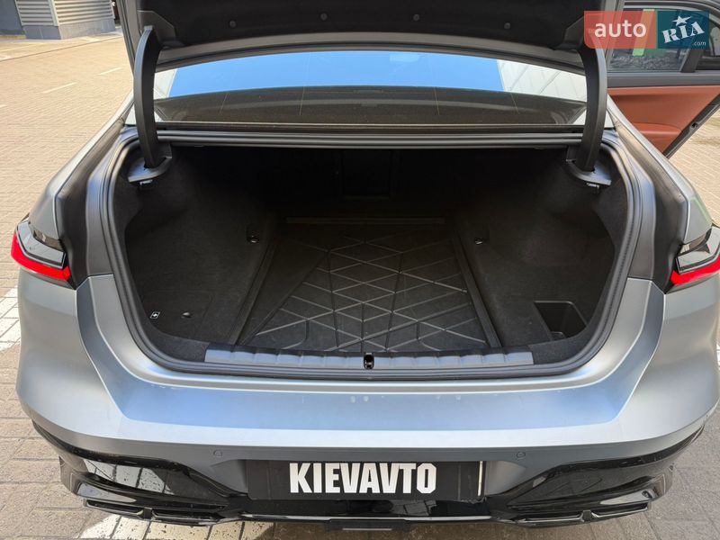 Седан BMW 7 Series 2023 в Киеве фото 23 Седан BMW 7 Series 2023 в Киеве
