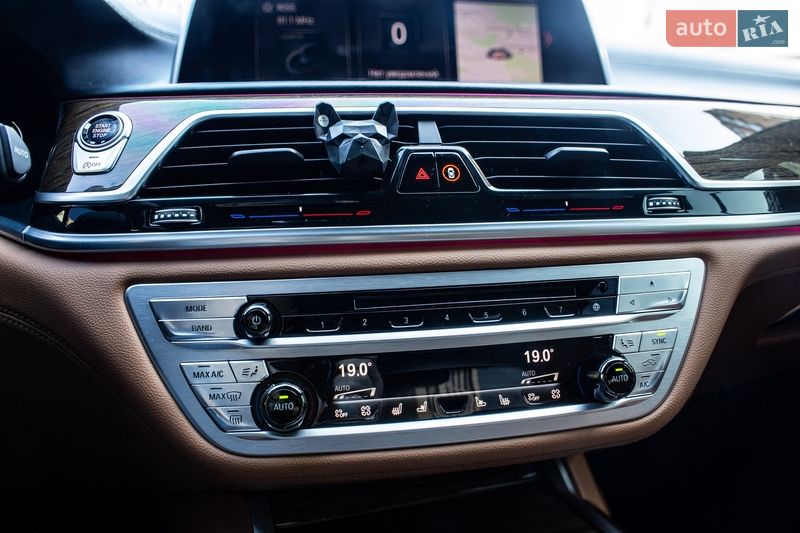 Седан BMW 7 Series 2018 в Львове