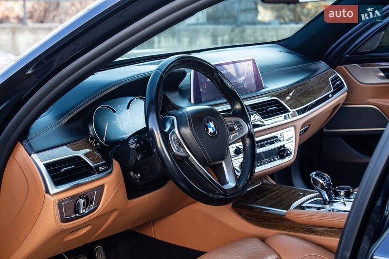 Седан BMW 7 Series 2018 в Львове