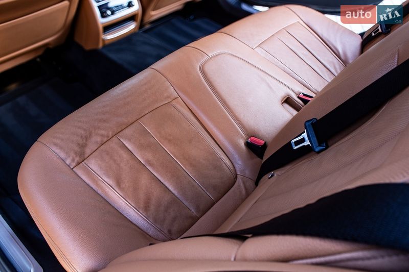 Седан BMW 7 Series 2018 в Львове