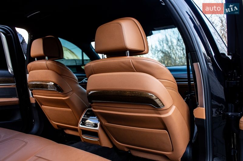 Седан BMW 7 Series 2018 в Львове