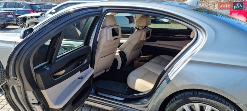 Седан BMW 7 Series 2011 в Черновцах