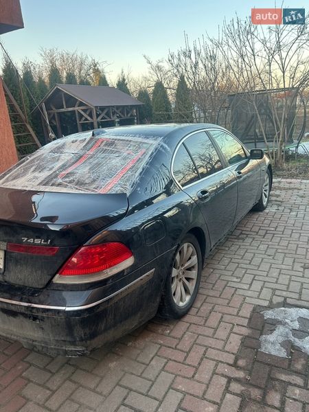 Седан BMW 7 Series 2004 в Квітневому