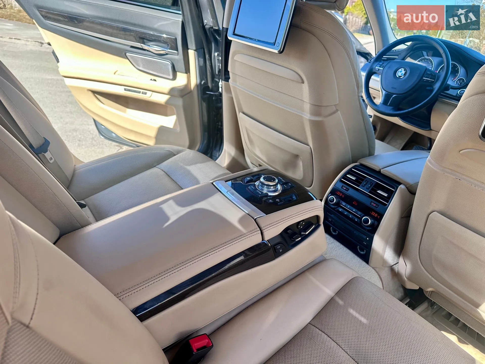 BMW 7 Series 2014 VIN WBAYC41090DZ77210 фото оголошення 13 з 15