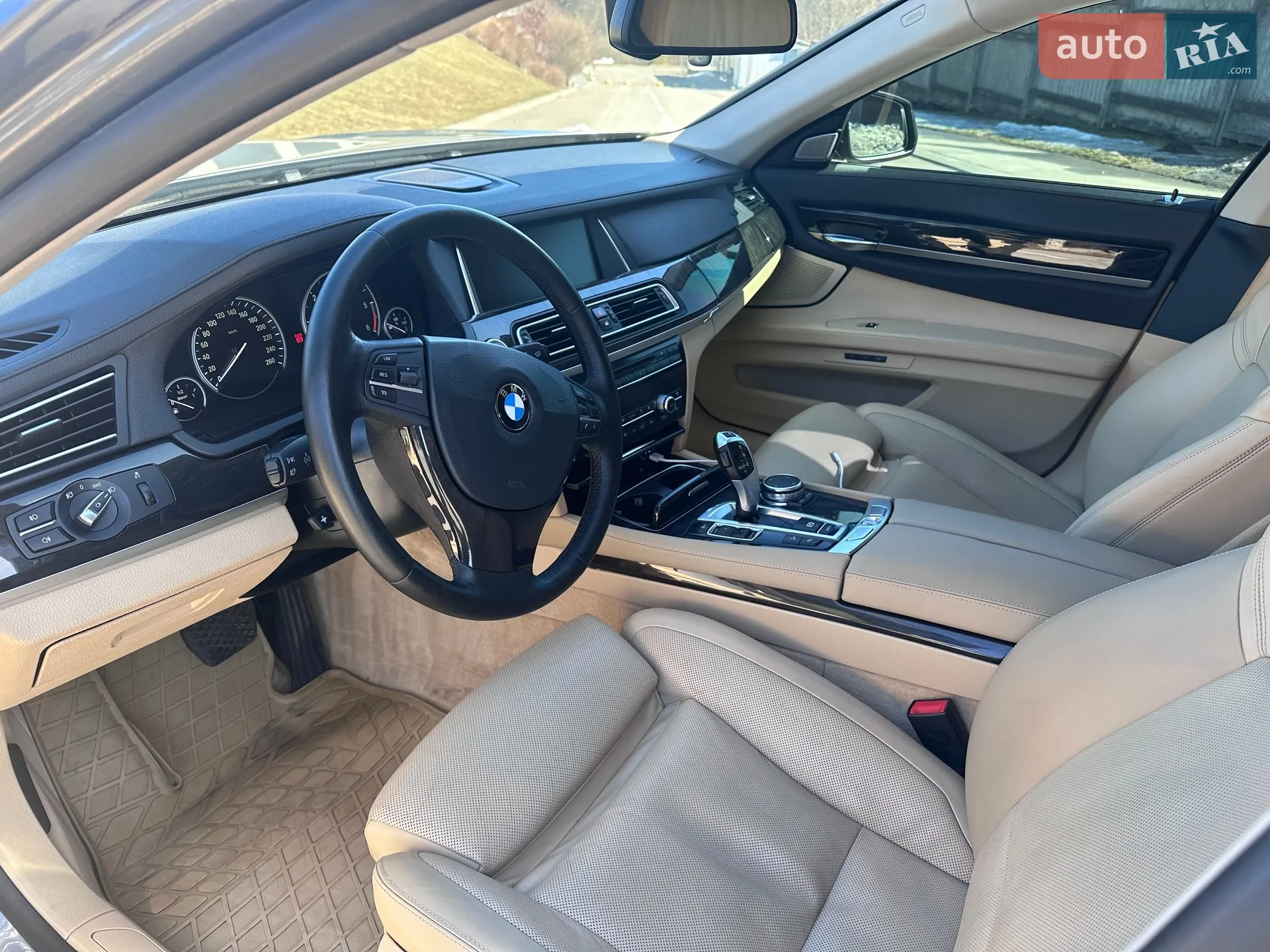 BMW 7 Series 2014 VIN WBAYC41090DZ77210 фото оголошення 7 з 15