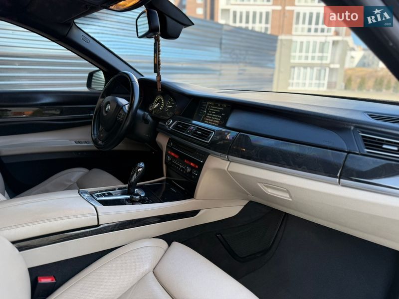 Седан BMW 7 Series 2011 в Хмельницком
