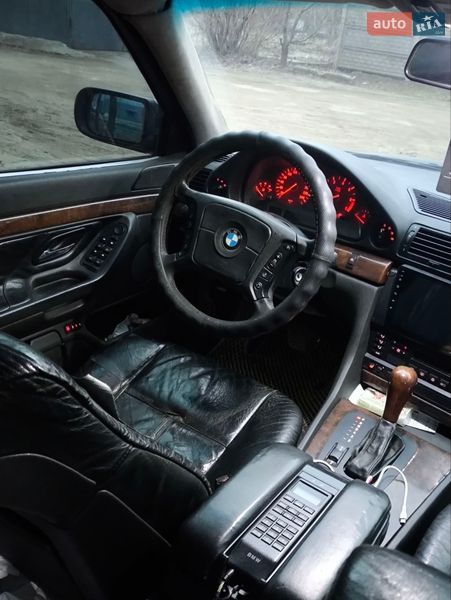 Седан BMW 7 Series 1995 в Запорожье