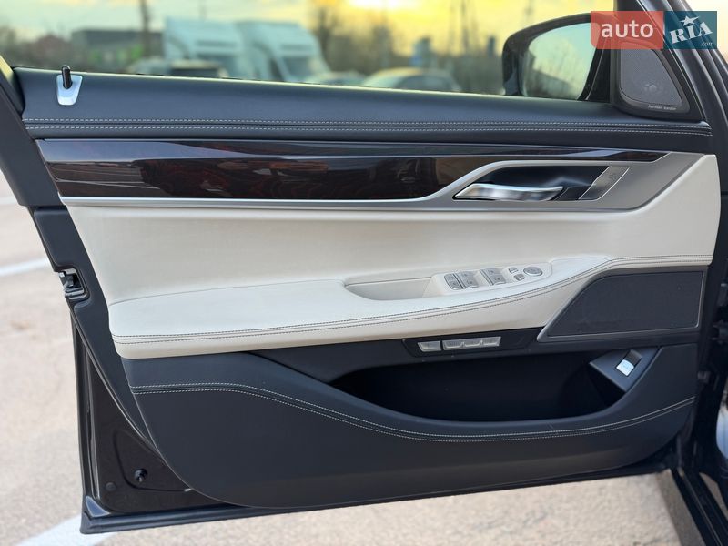 Седан BMW 7 Series 2017 в Киеве