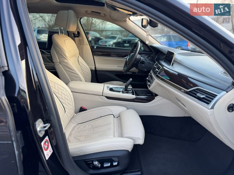 Седан BMW 7 Series 2017 в Киеве