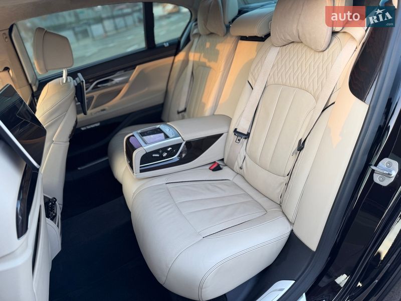 Седан BMW 7 Series 2017 в Киеве