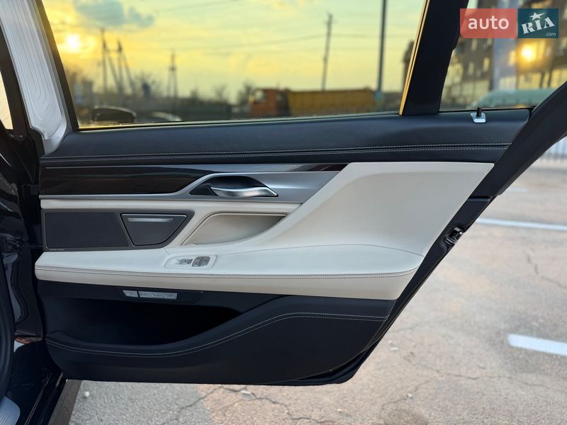 Седан BMW 7 Series 2017 в Киеве
