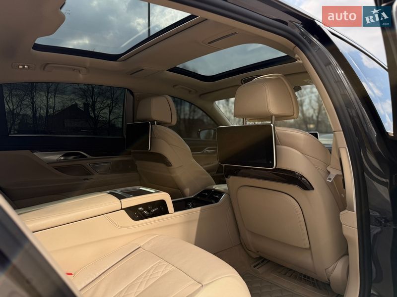 Седан BMW 7 Series 2020 в Виннице