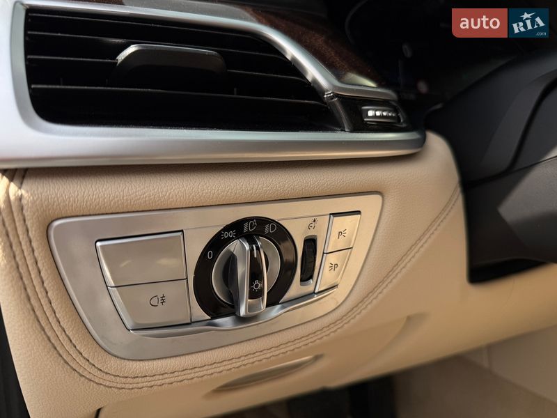 Седан BMW 7 Series 2020 в Виннице