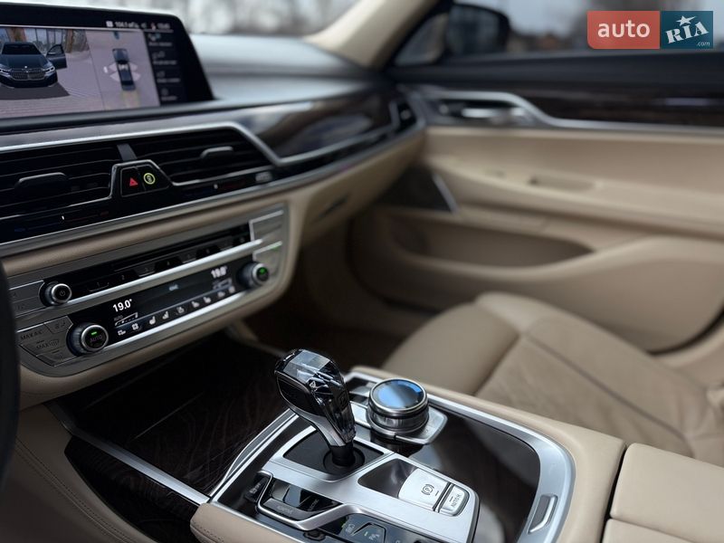 Седан BMW 7 Series 2020 в Виннице