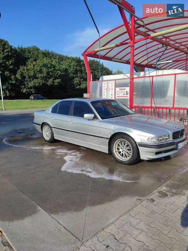 Седан BMW 7 Series 2000 в Луцке