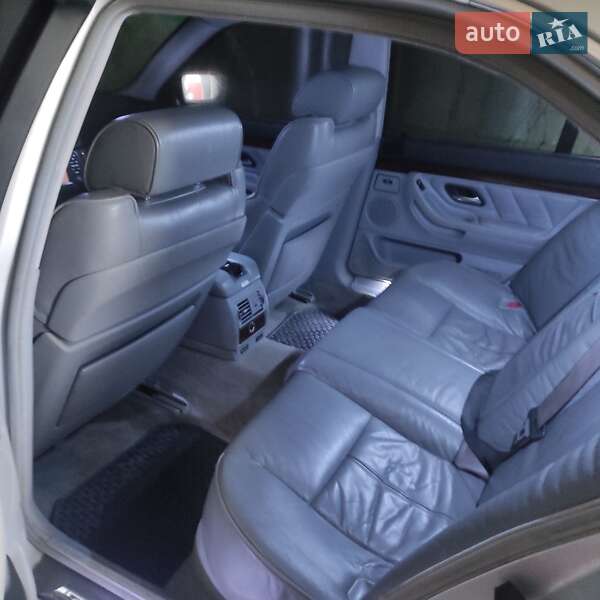 Седан BMW 7 Series 2000 в Луцке