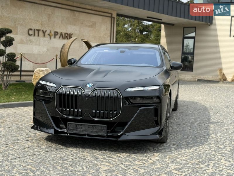 Седан BMW 7 Series 2023 в Львові