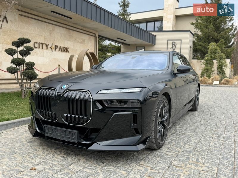 Седан BMW 7 Series 2023 в Львові