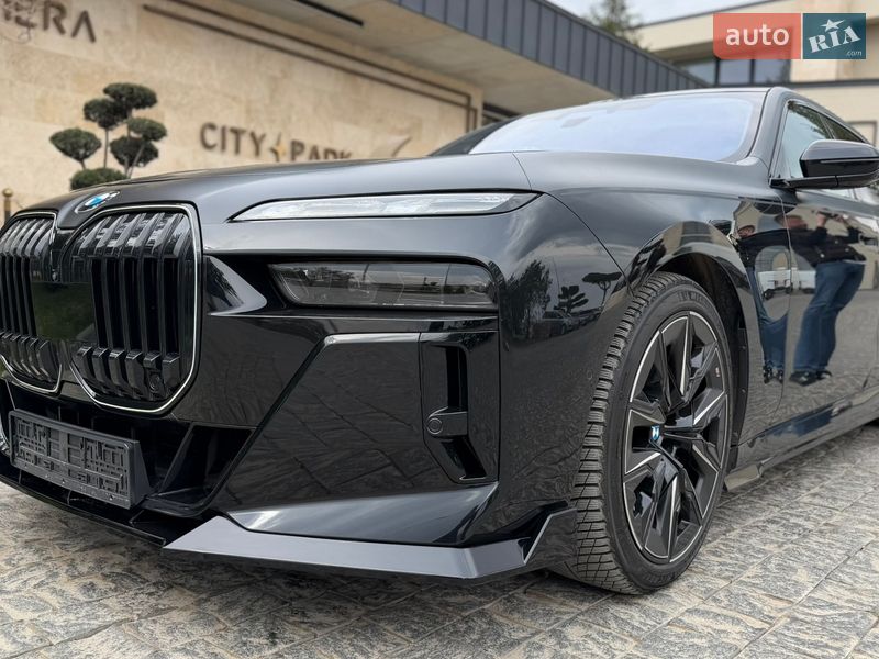 Седан BMW 7 Series 2023 в Львові