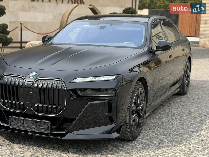 Седан BMW 7 Series 2023 в Львові
