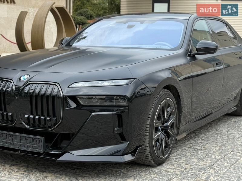Седан BMW 7 Series 2023 в Львові