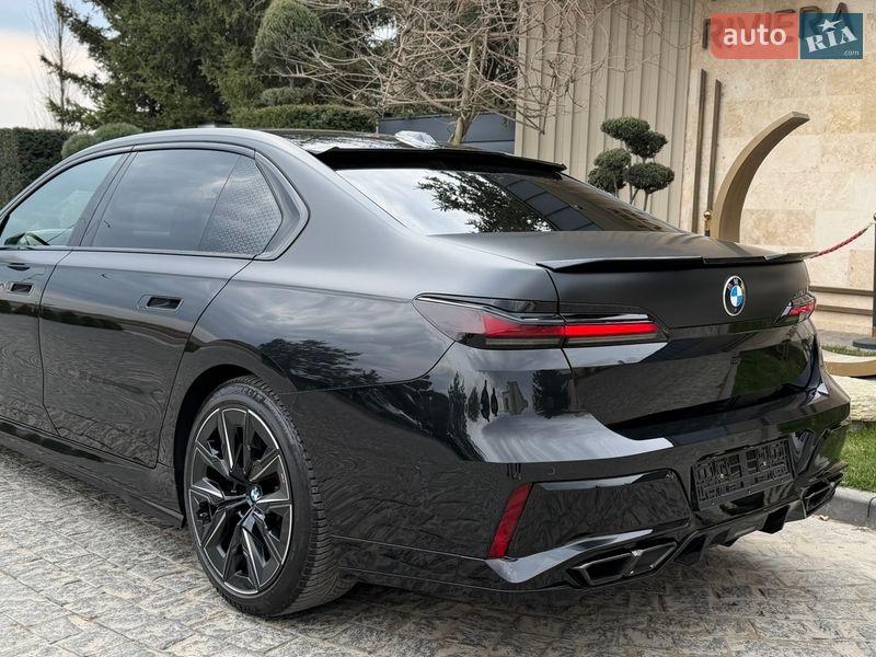 Седан BMW 7 Series 2023 в Львові