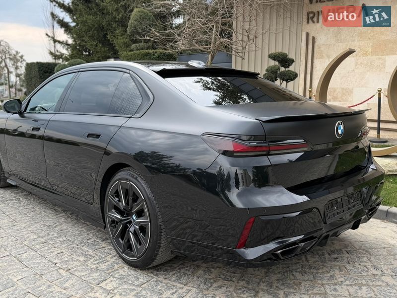 Седан BMW 7 Series 2023 в Львові