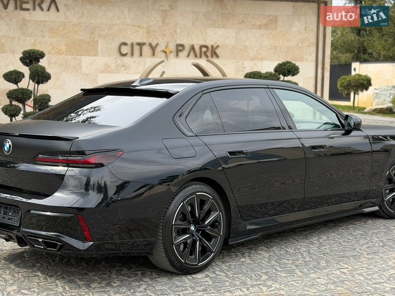 Седан BMW 7 Series 2023 в Львові