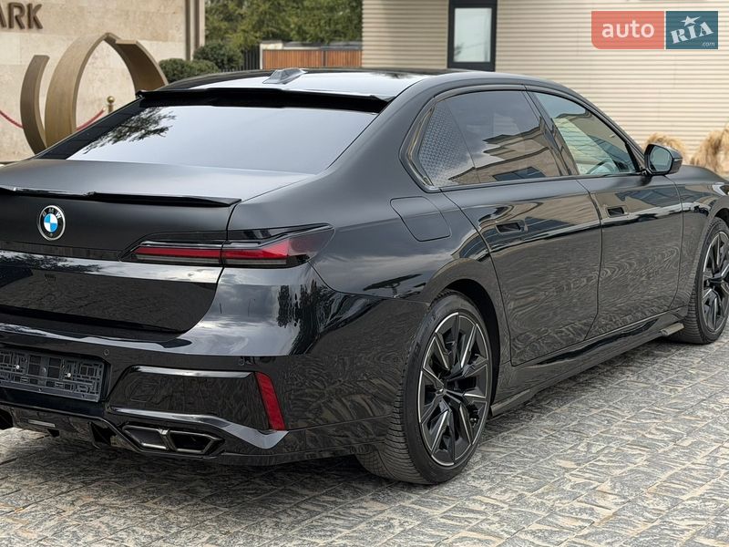 Седан BMW 7 Series 2023 в Львові
