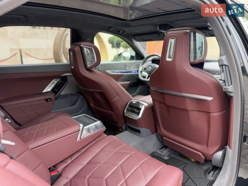 Седан BMW 7 Series 2023 в Львові