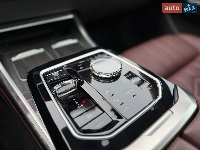 Седан BMW 7 Series 2023 в Львові