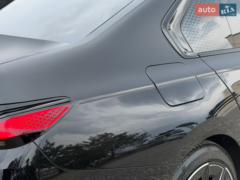 Седан BMW 7 Series 2023 в Львові