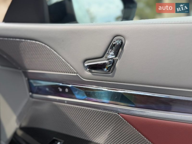 Седан BMW 7 Series 2023 в Львові