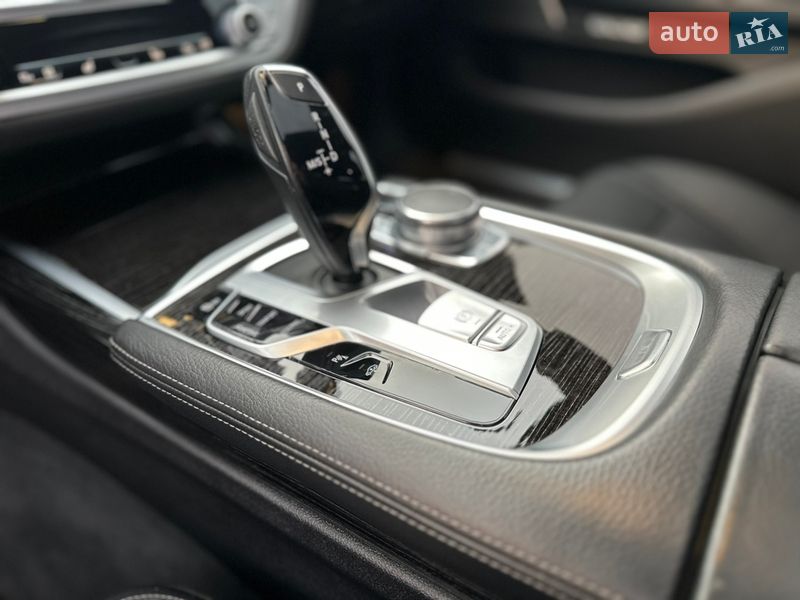 Седан BMW 7 Series 2017 в Нововолынске