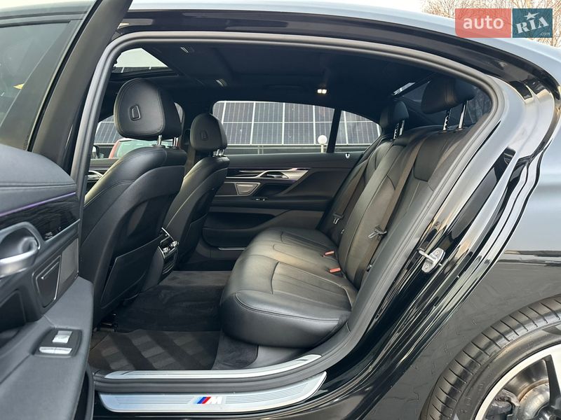 Седан BMW 7 Series 2017 в Нововолынске
